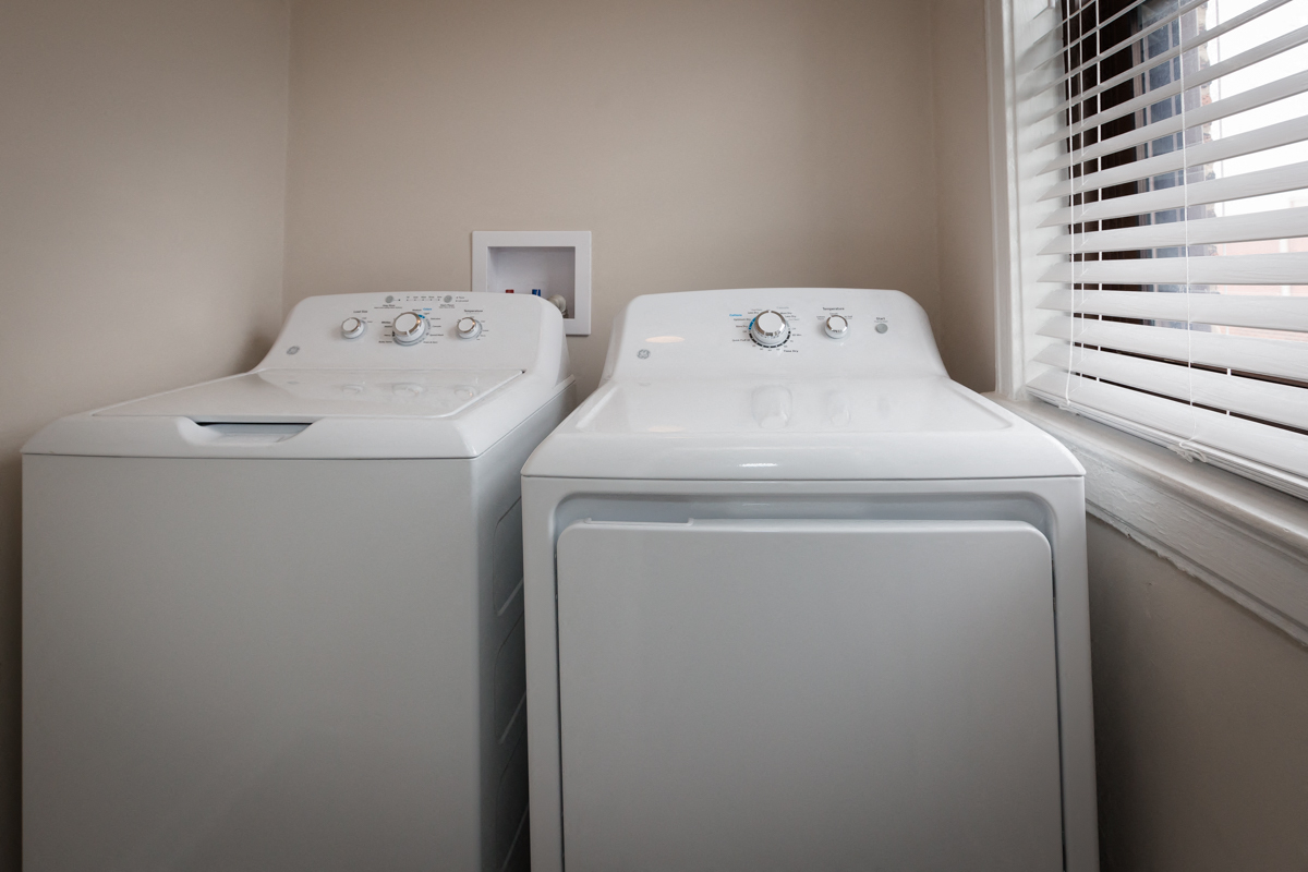 in unit laundry onsite hyde park chicago apartment home rent remodel renovated